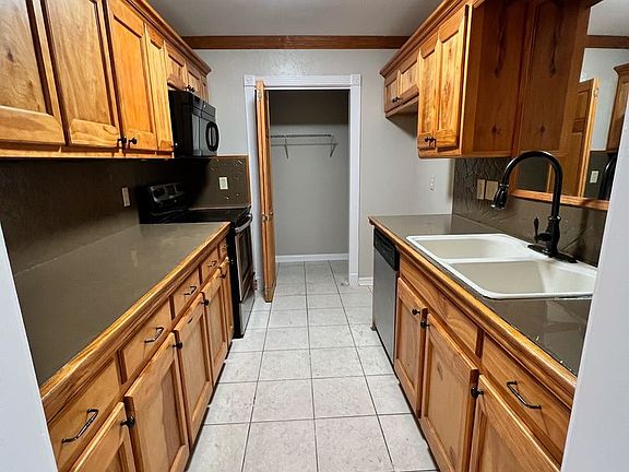 2nd image of 12437 Coursey Blvd