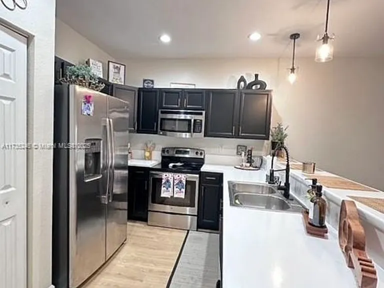 3208 SE 5th Ct — Photo 9