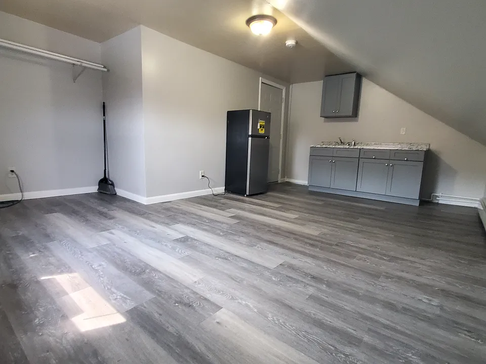 946 Main St #10