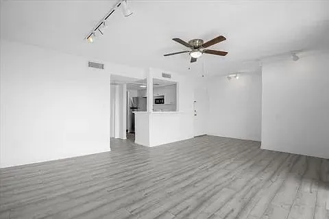 564 Orange 40 Dr #40 — Photo 14