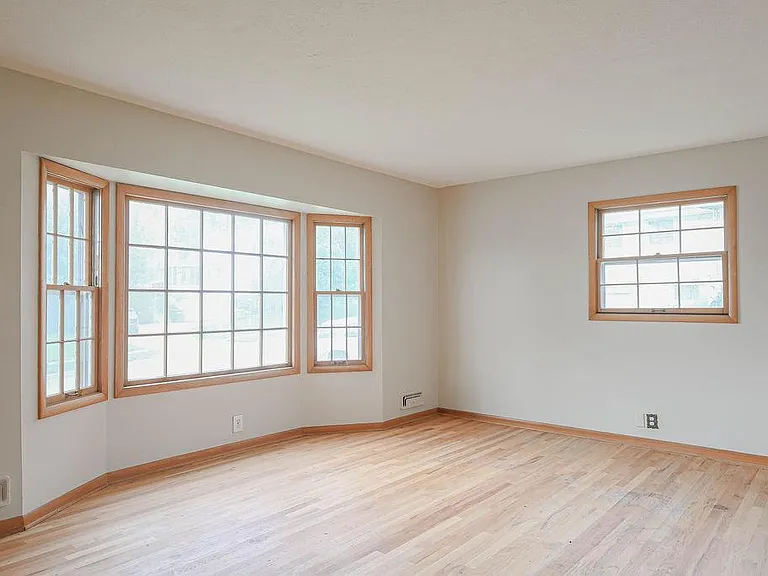 8209 Hillside Dr — Photo 6