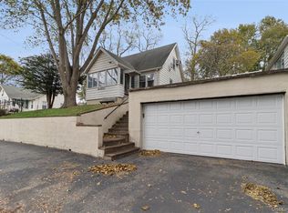 215 Hallock Landing Rd, Rocky Point, NY 11778