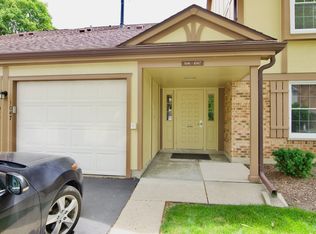 1047 Auburn Ln, Buffalo Grove, IL 60089