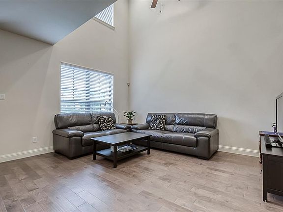 4th image of 3025 Decker Dr
