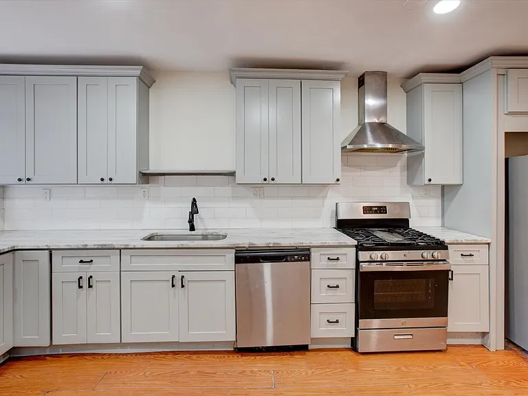 163 Greenwood Ave — Photo 14