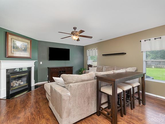 3rd image of 4112 Larkhaven Village Dr
