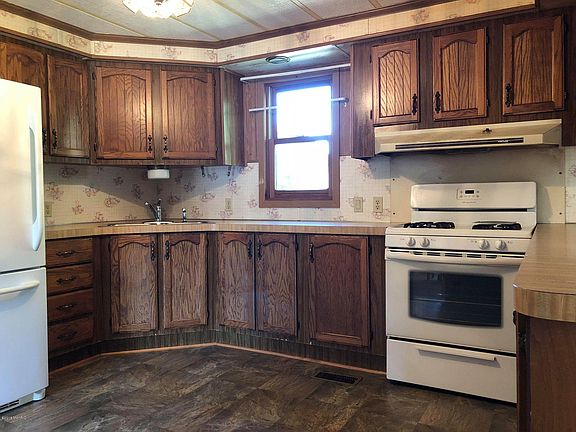 3rd image of 4570 King St