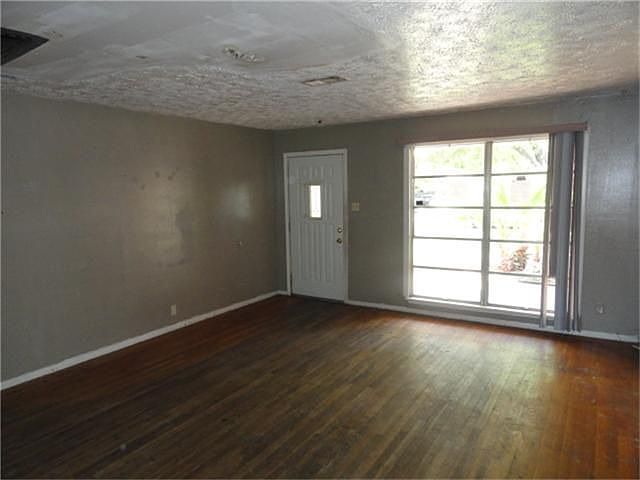 2nd image of 9915 Tolman St