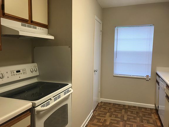 2nd image of 2325 W Pensacola St APT 163