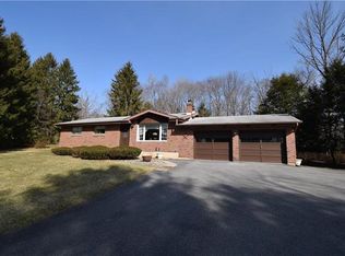 8205 Armstrong Ln, Slatington, PA 18080