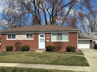 26141 La Salle Ct, Roseville, MI