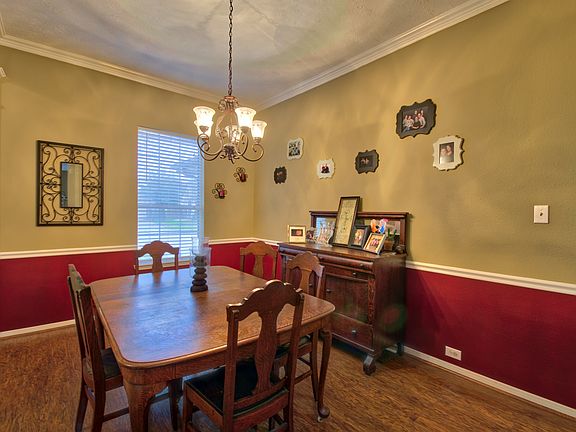 2nd image of 626 Castle Cove Ln