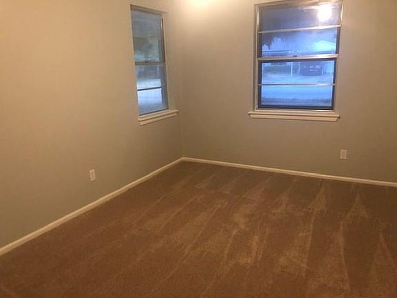 5th image of 2816 Belhaven Dr
