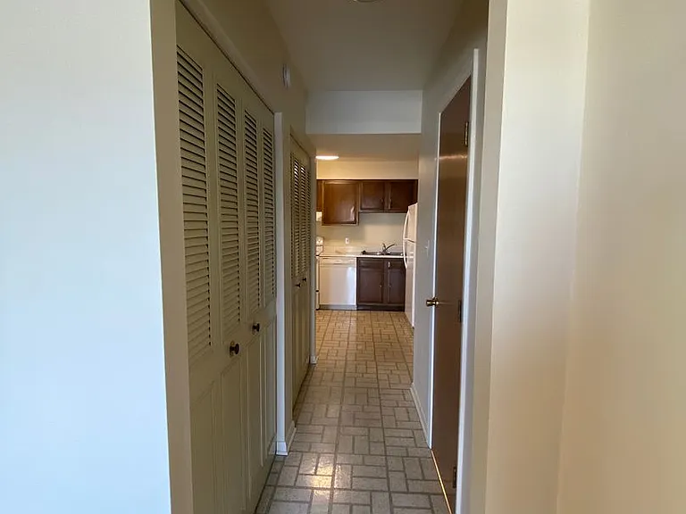 2901 & 2905 Poplar St #&-410 — Photo 4