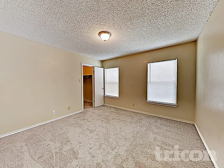 8015 Chestnut Barr Dr — Photo 10