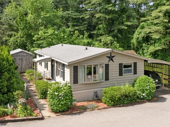 139 Pine Ave, Sturbridge, MA 01566