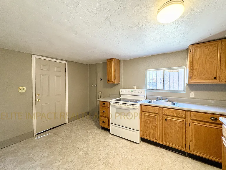 425 W Columbia St #2 — Photo 3