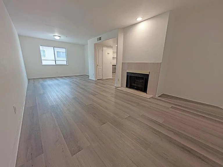 305 N Cedar St #204 — Photo 8