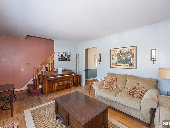 4th image of 492 North Ave