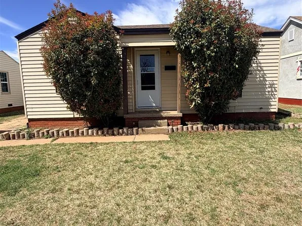 522 S 11th St, Clinton, OK 73601