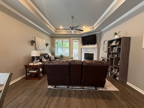 5th image of 723 Cambridge Bend Cir