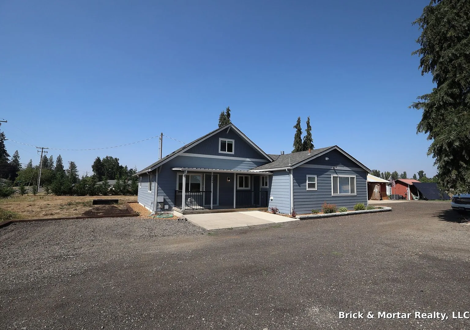 2 Bedroom (Additional Room may be used as a 3rd bedroom) - 2.5 Bathroom Home in Aumsville, OR — Photo 3