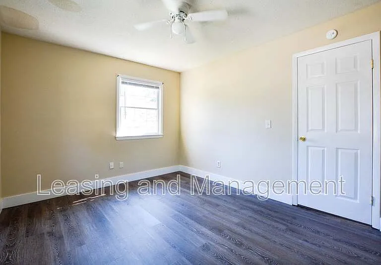 1045 Harbor View Rd #A — Photo 12