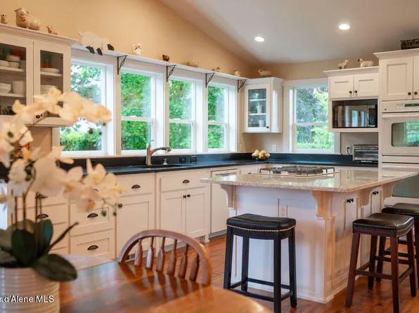 7552 N Valley St, Dalton Gardens, ID 83815