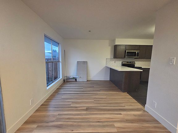 3rd image of 1007 Bluebell Dr APT C