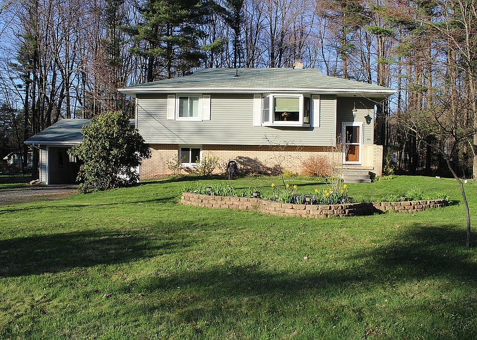 2nd image of 136 Elm Dr