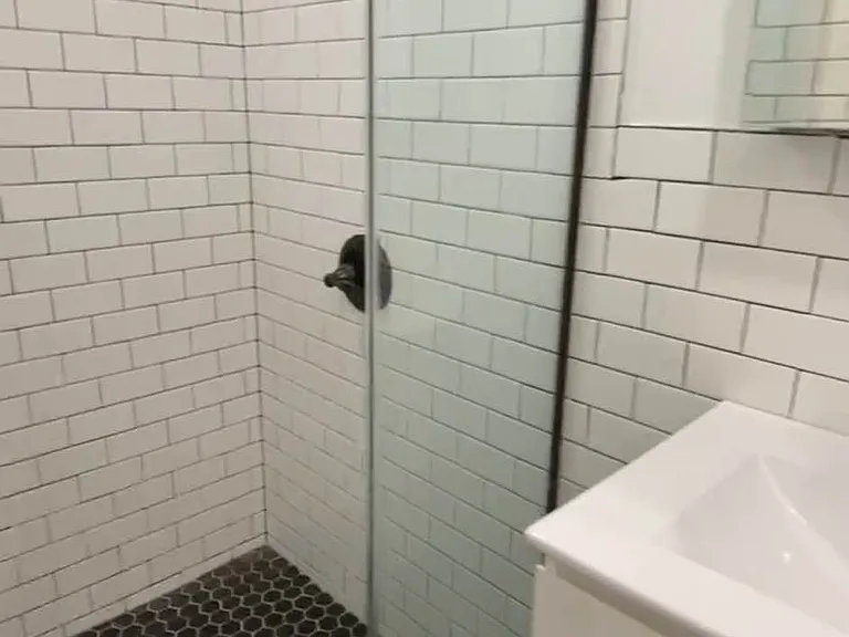 827 Gates Ave #1 — Photo 14