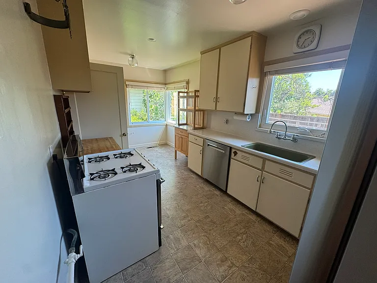 4727 Belfast Ave — Photo 9