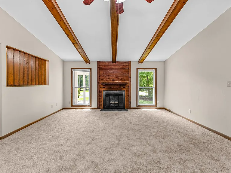 934 Welsh Ln — Photo 7
