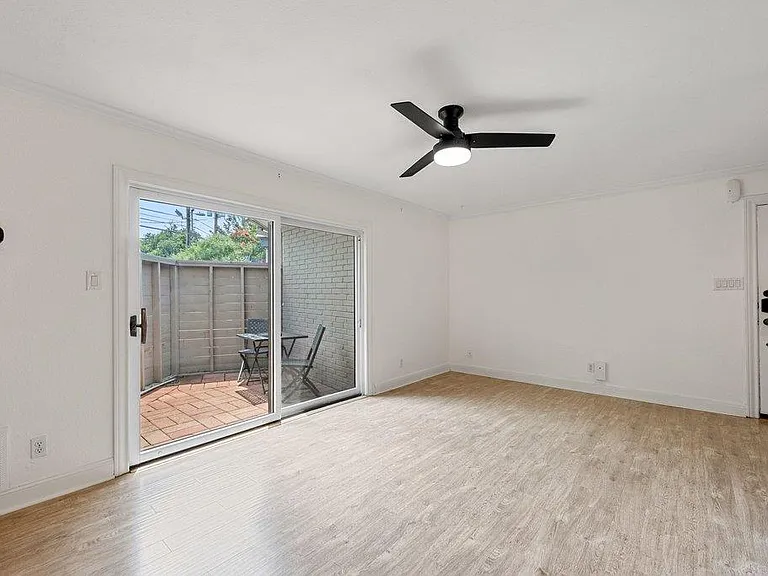 2500 Steck Ave #32 — Photo 5