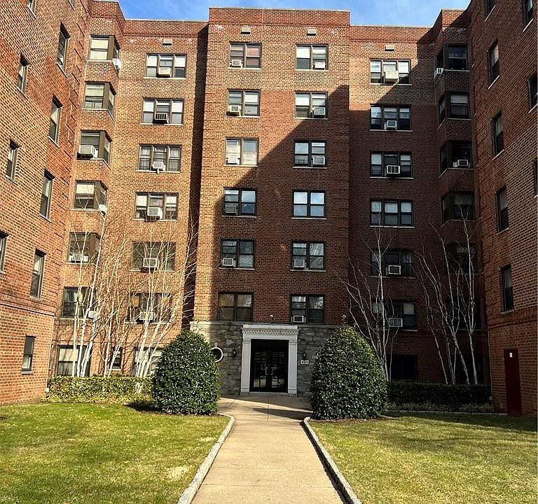 1st image of 465 E lincoln Avenue #405