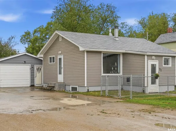 27 2ND AVENUE, Clavet, SK S0K 0Y0