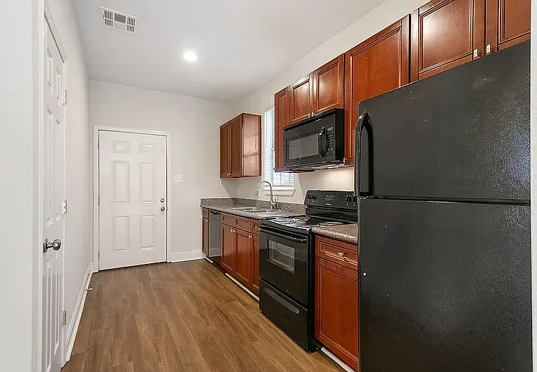 2408 Oak Pl — Photo 5