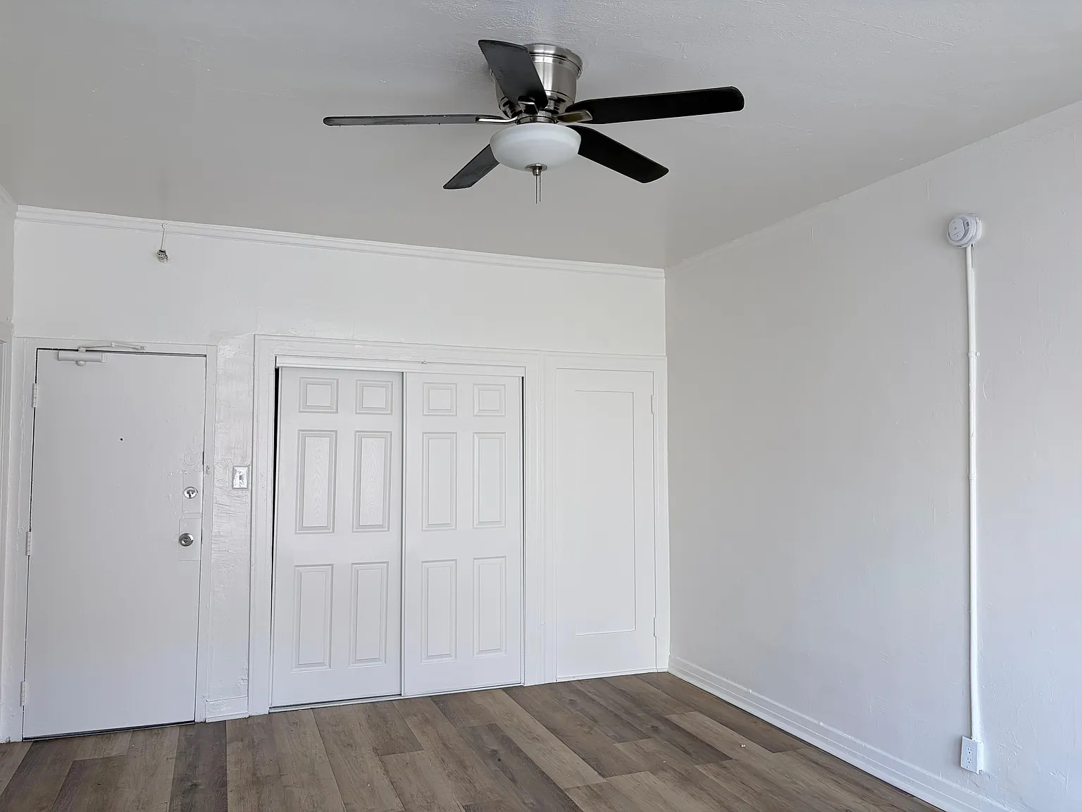 503 Union Dr — Photo 2