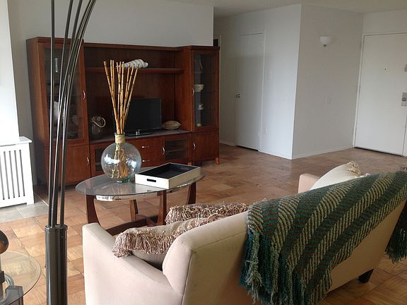 5th image of 101 S Whiting St APT 1209