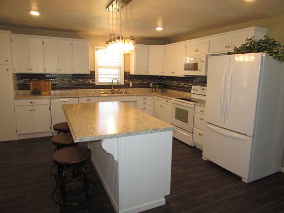 5th image of 204 N College St