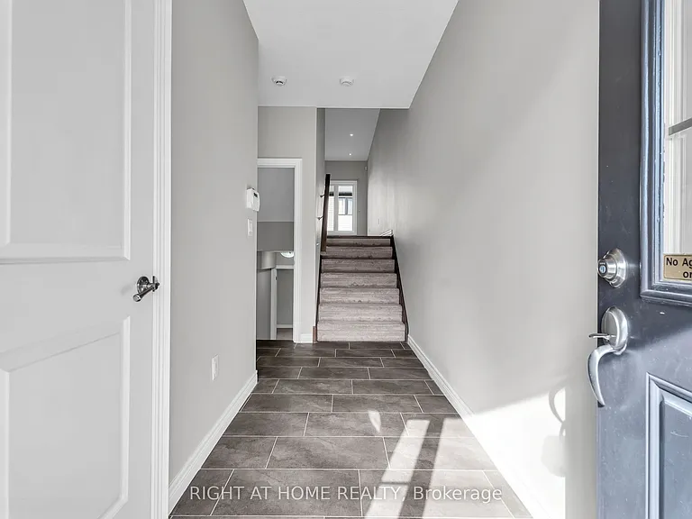 1030 Oakcrossing Gate #16 — Photo 4