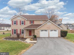 302 Ambler Ln, Falling Waters, WV 25419