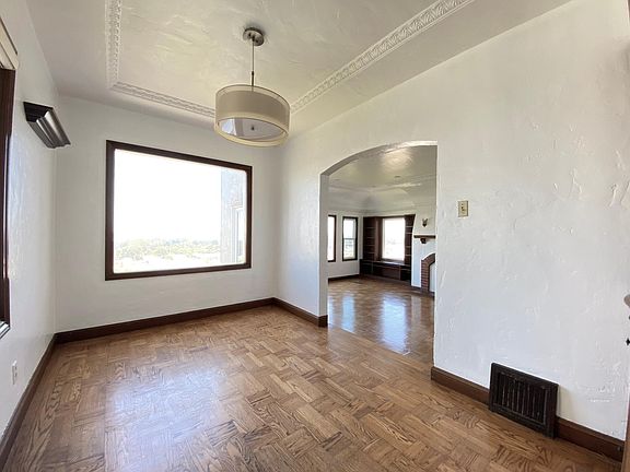 4th image of 930 Lawton St