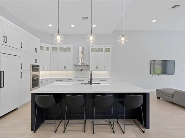 3923 W Lake Estates Dr, Fort Lauderdale, FL 33328