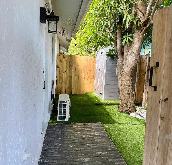 201 NE 28th Ter — Photo 17