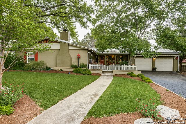 1st image of 810 Twin Oaks Dr