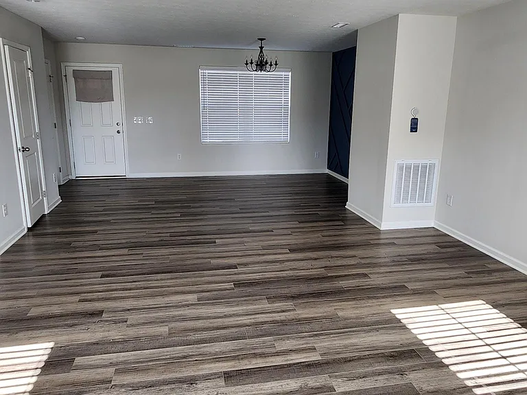 9760 Oak Grove Dr — Photo 9