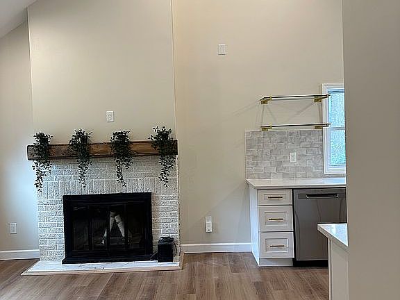 5th image of 37 Edgar Dr
