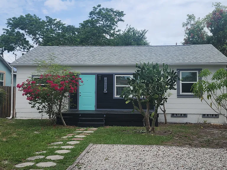 4711 Fairfield Ave S — Photo 1