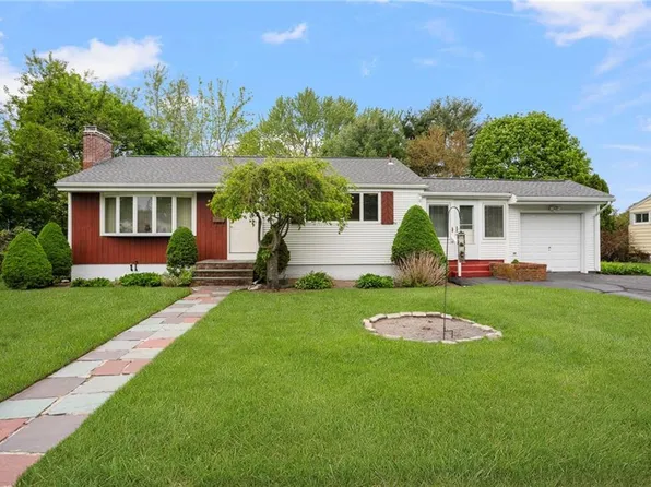 45 Barren Hill Dr, Warwick, RI 02886